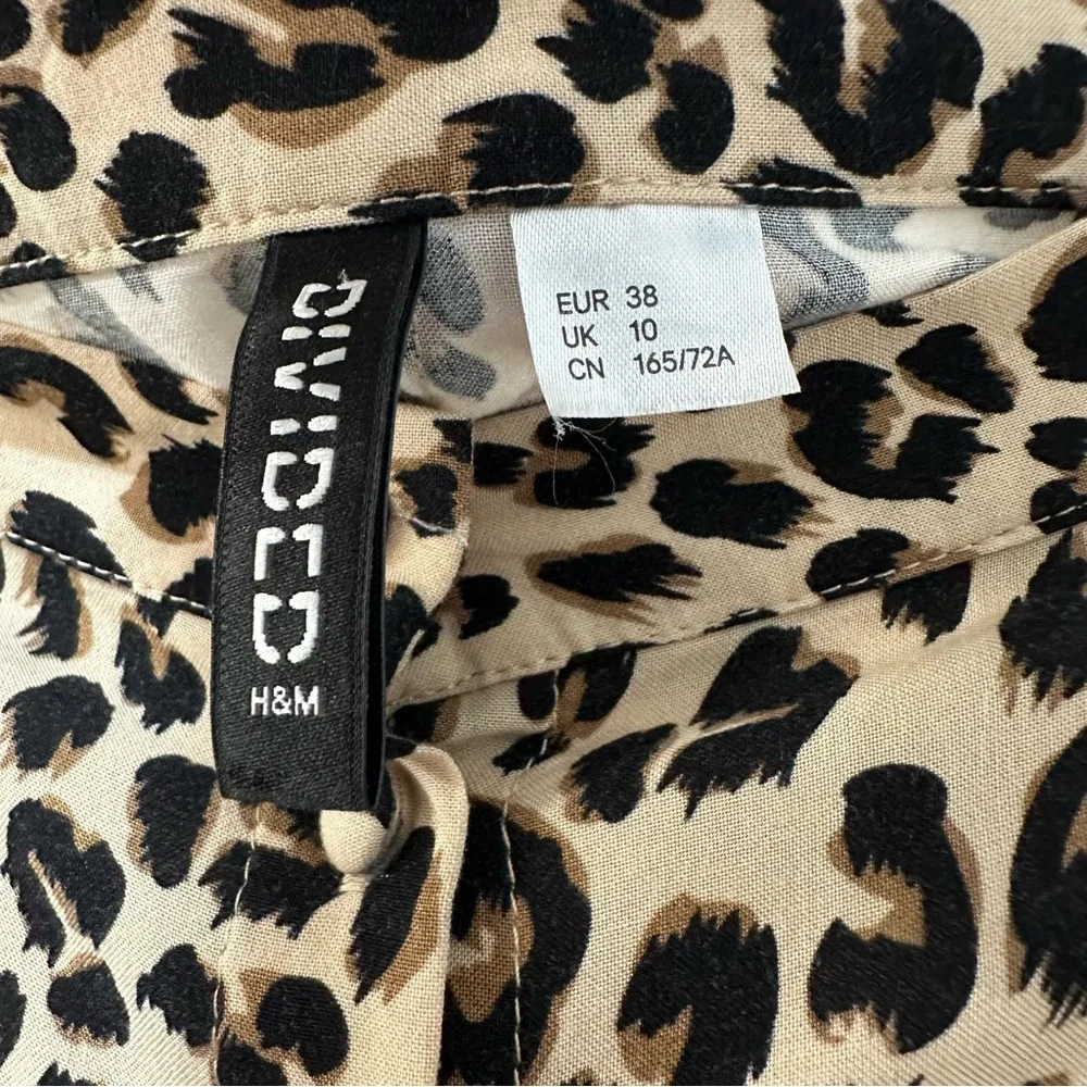 H&M buttons front